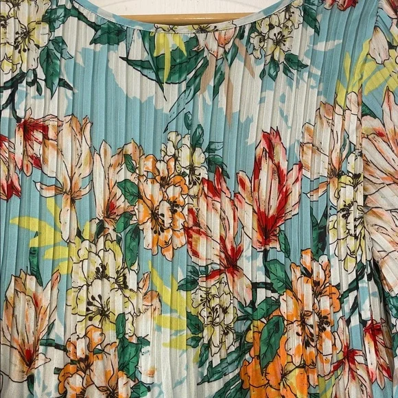 Floral Women's Top - Multicolor flowers, light, relax fit. size M - Picture 6 of 8